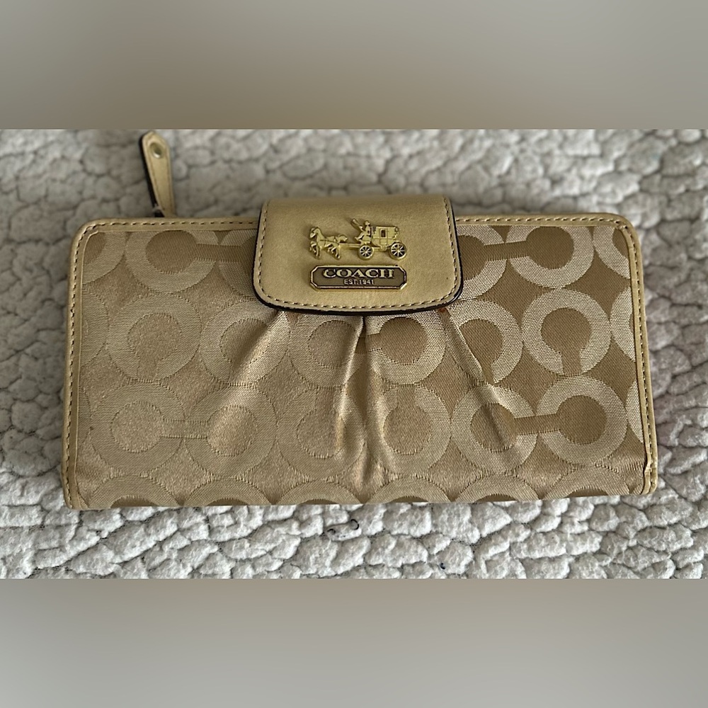 Coach signature C wallet